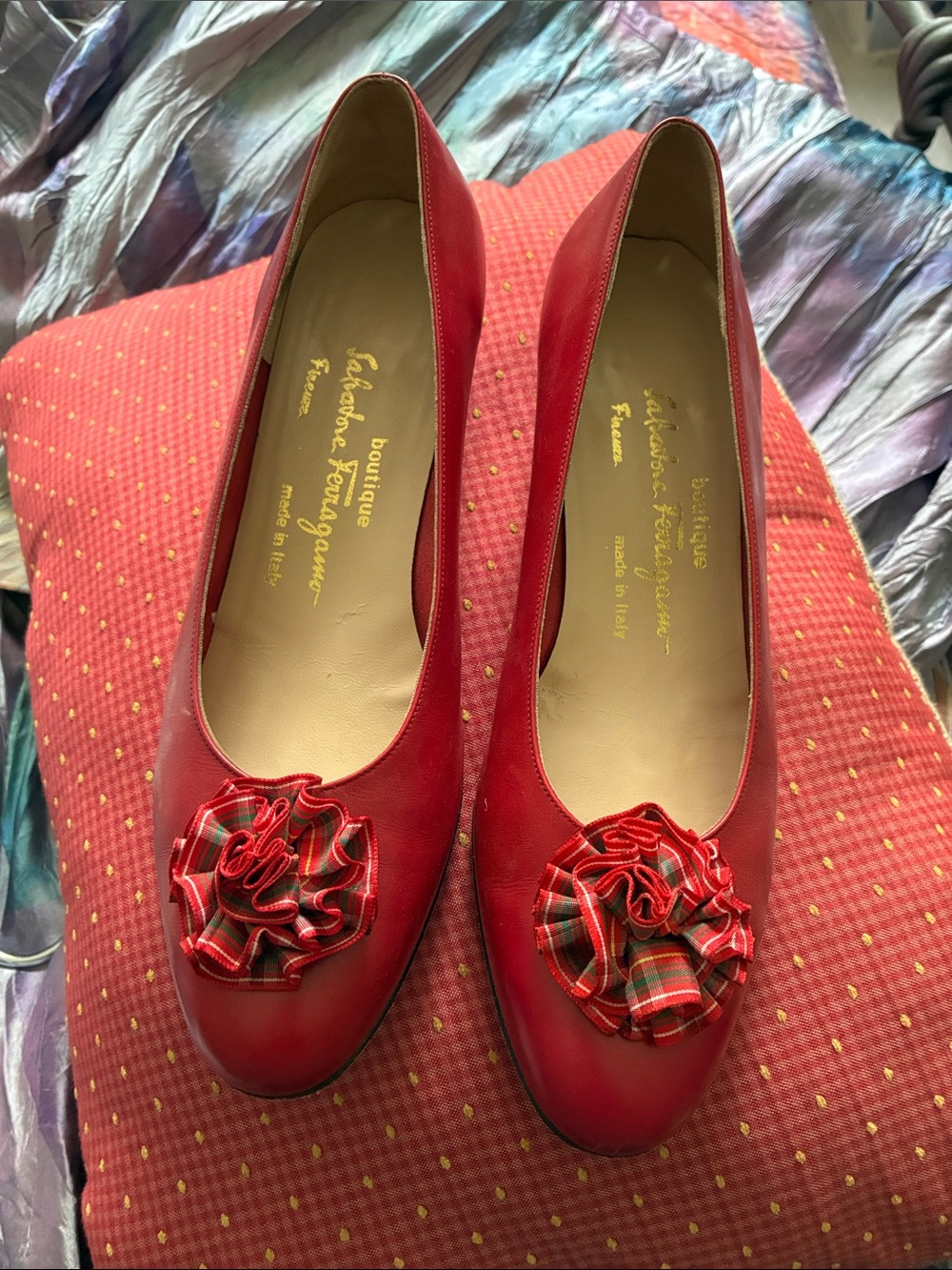 Vintage Ferragamo red pump